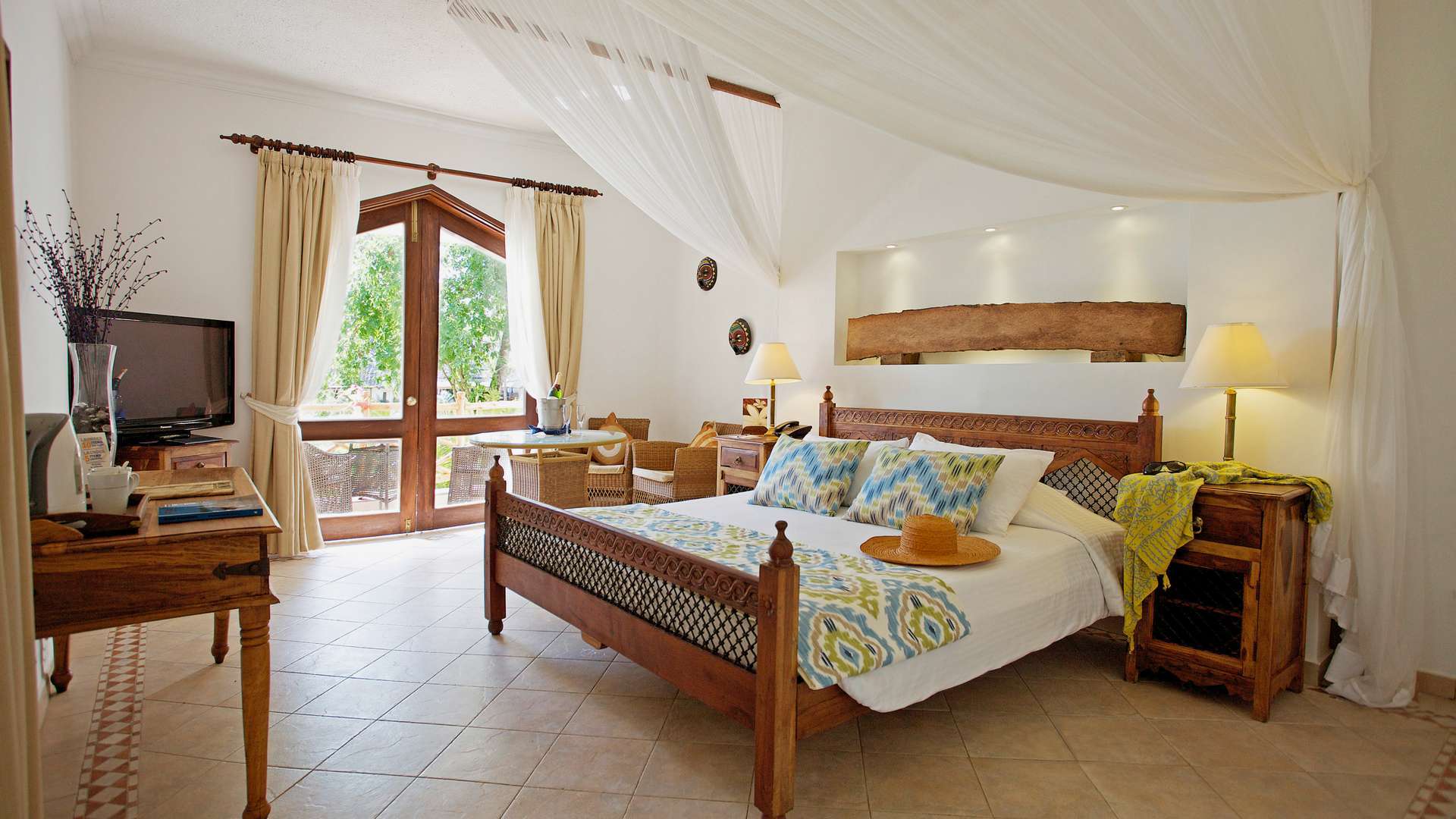 Bluebay Beach Resort &amp;amp;amp;amp; Spa – 5 days/4 nights